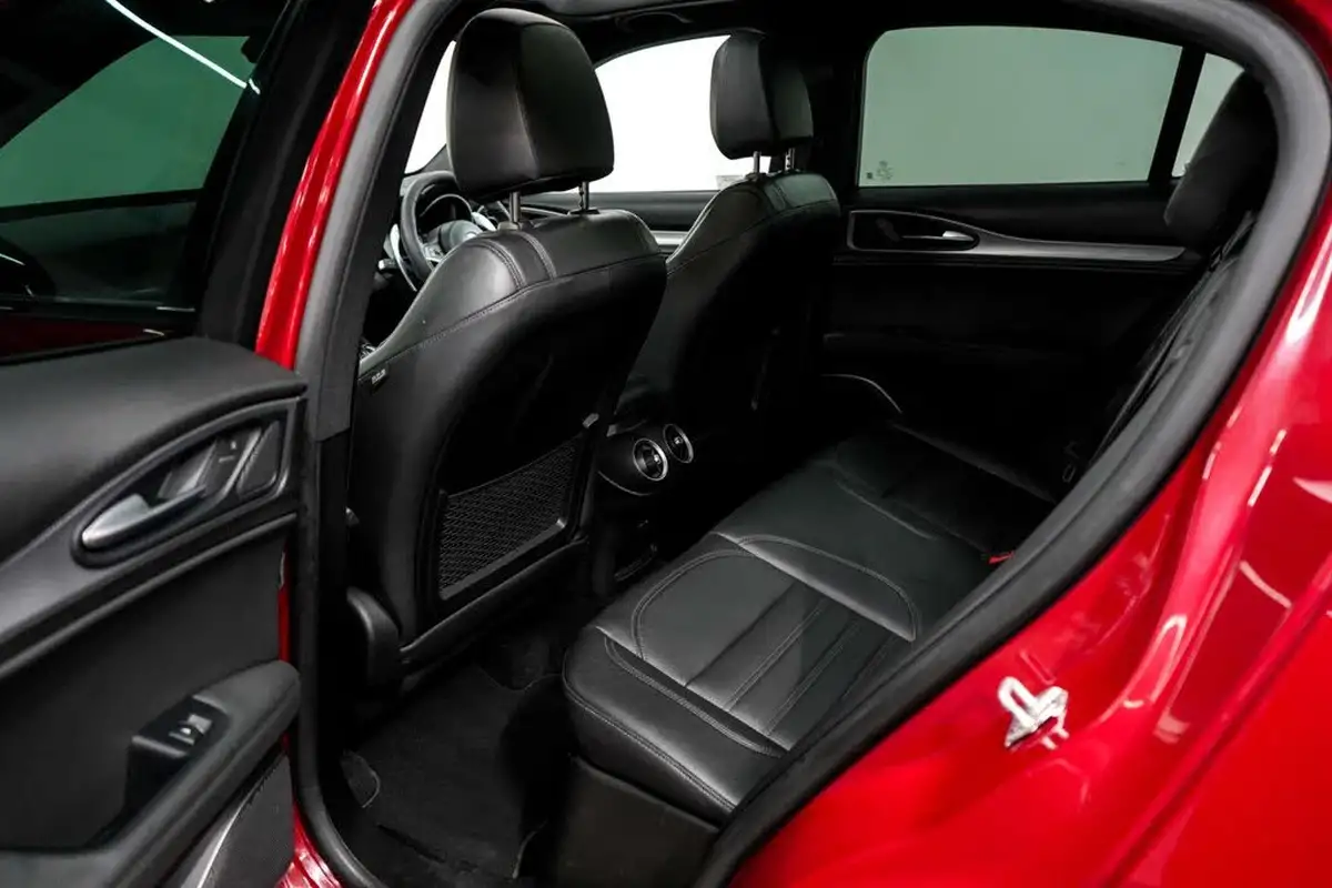 2017-alfa-romeo-stelvio-22td-milano-big-21