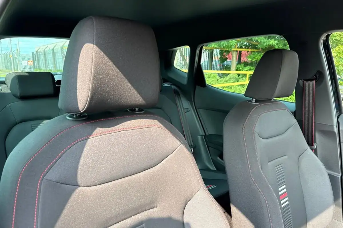 2021-seat-arona-10-tsi-fr-red-edition-big-23