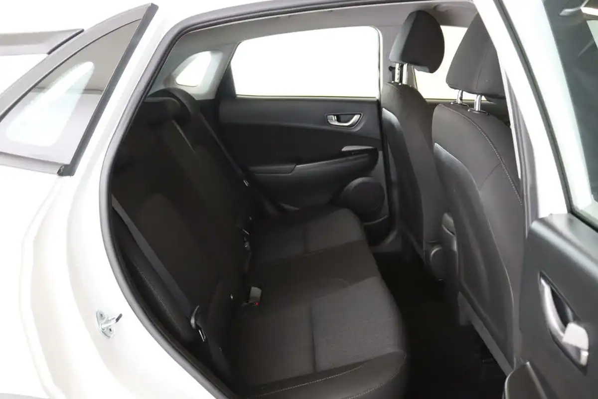 2022-hyundai-kona-10-t-gdi-se-connect-big-13
