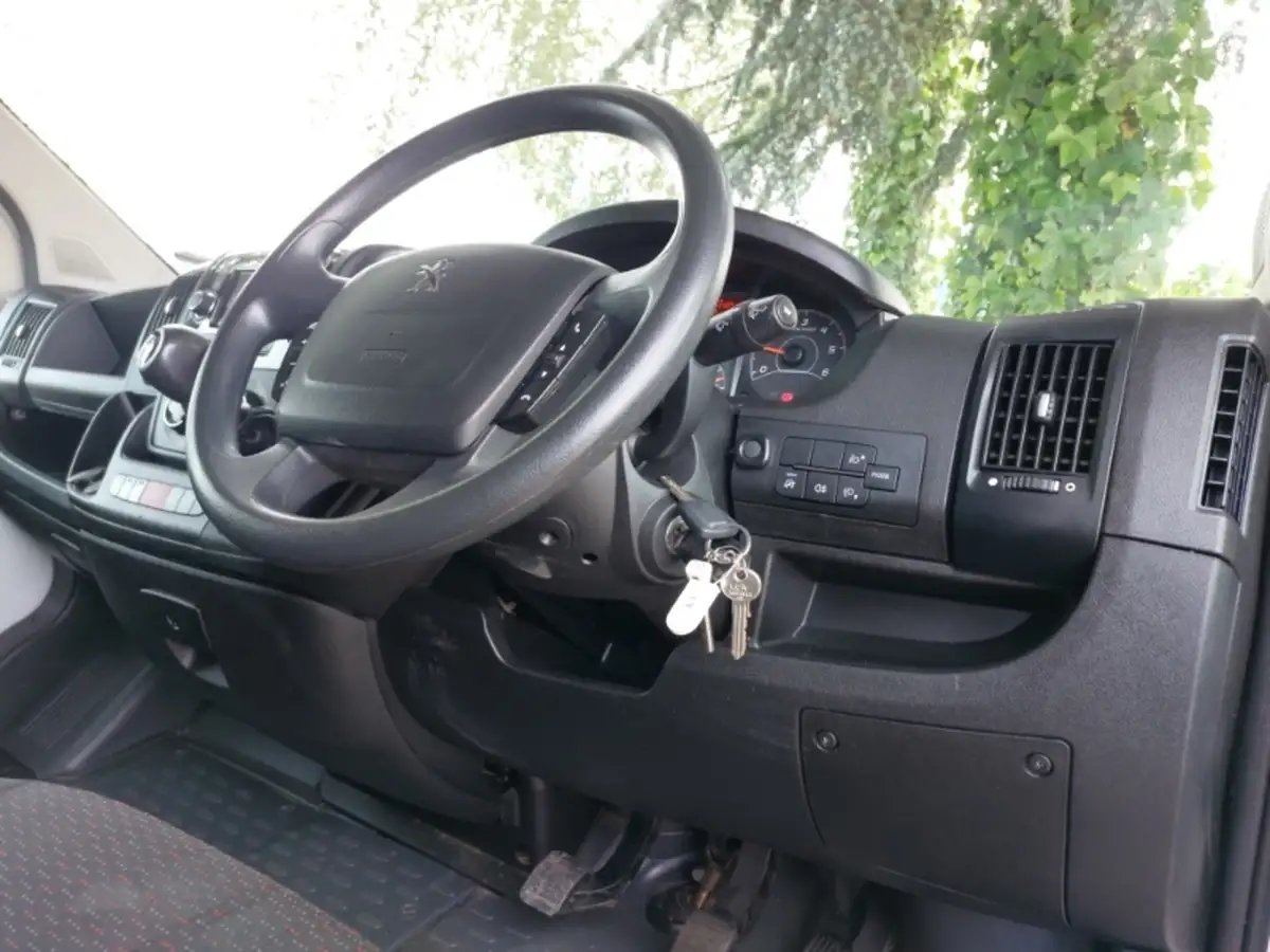 2021-peugeot-boxer-22-bluehdi-professional-335-l2-h2-140bhpeu6d-big-6