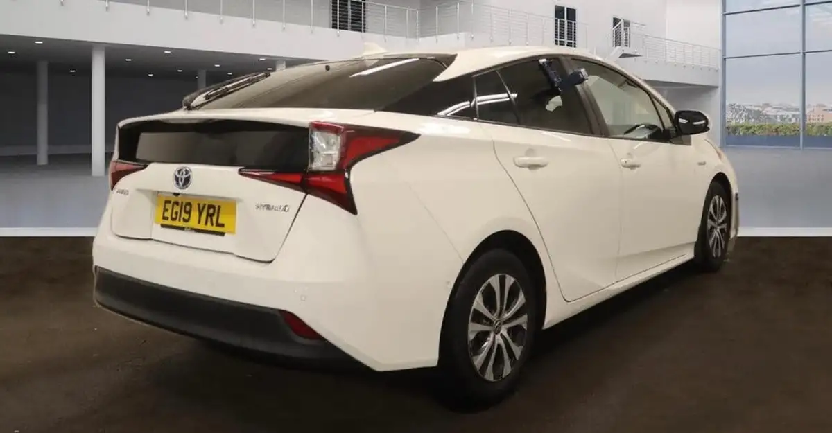 2019-toyota-prius-18-vvt-i-excel-cvt-big-9