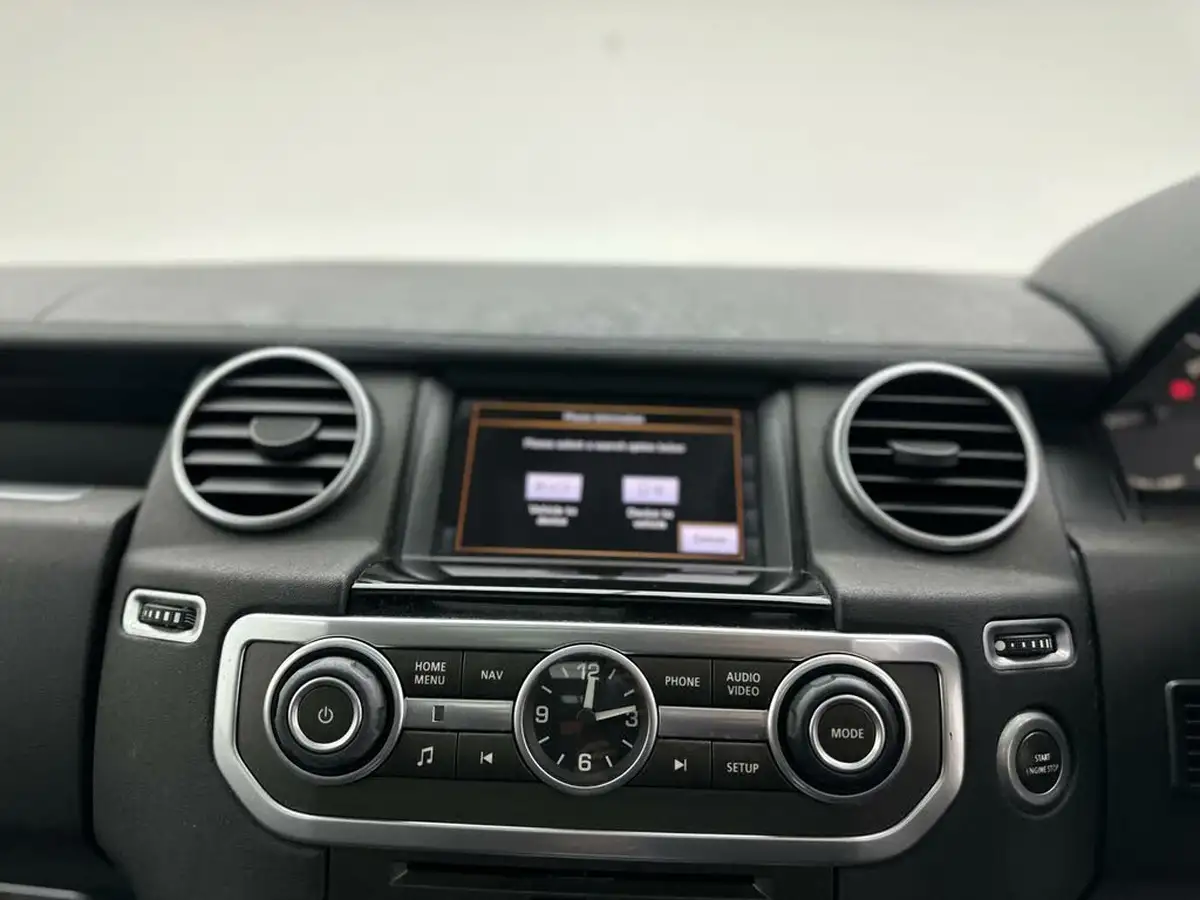 2016-land-rover-discovery-4-30-sd-v6-hse-big-35