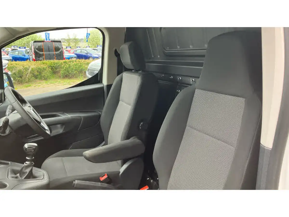 2022-vauxhall-combo-15cdti-dynamic-2300-130pseu6d-l1h1-panel-big-14