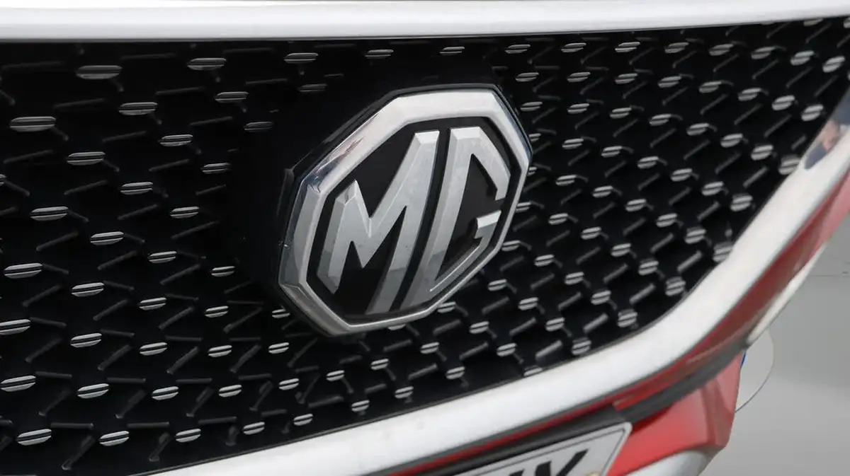 2022-mg-hs-15t-gdi-excite-162ps-dct-big-22