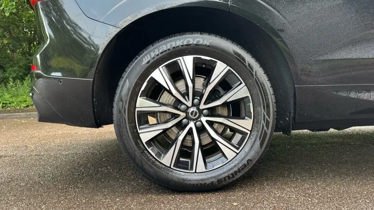 2023-volvo-xc60-20td-b4-plus-big-40