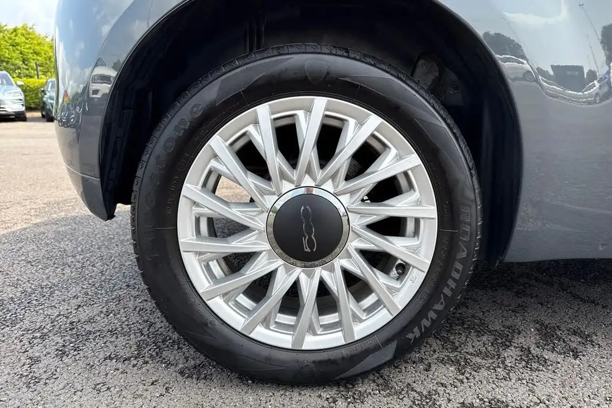 2018-fiat-500-12-lounge-big-9