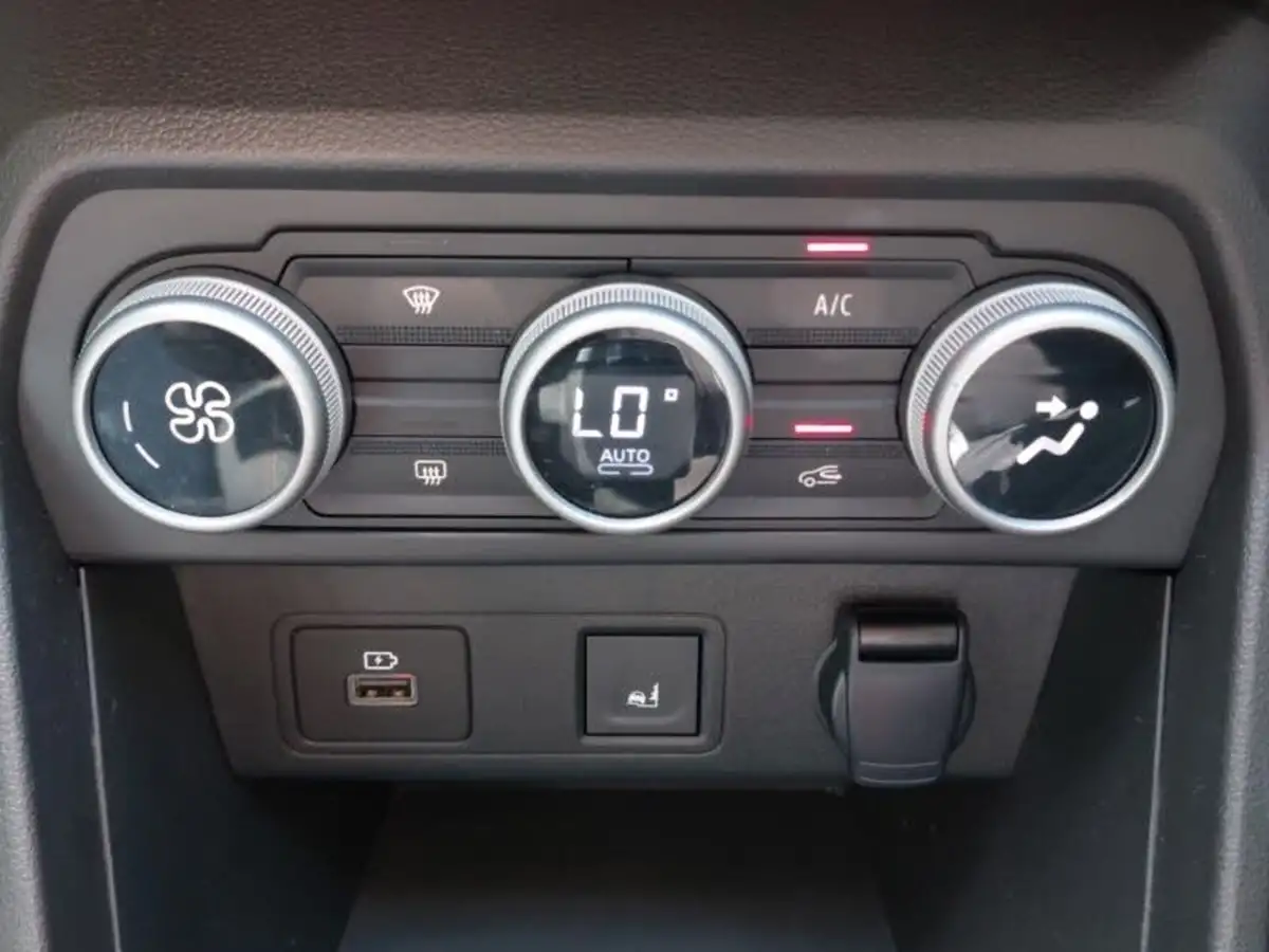 2024-dacia-sandero-stepway-10-tce-extreme-90bhp-big-13