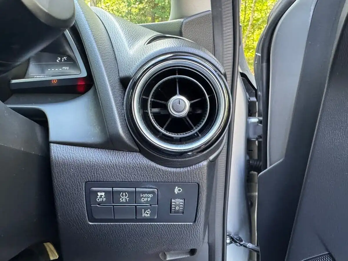 2016-mazda-mazda2-15td-sport-nav-big-32