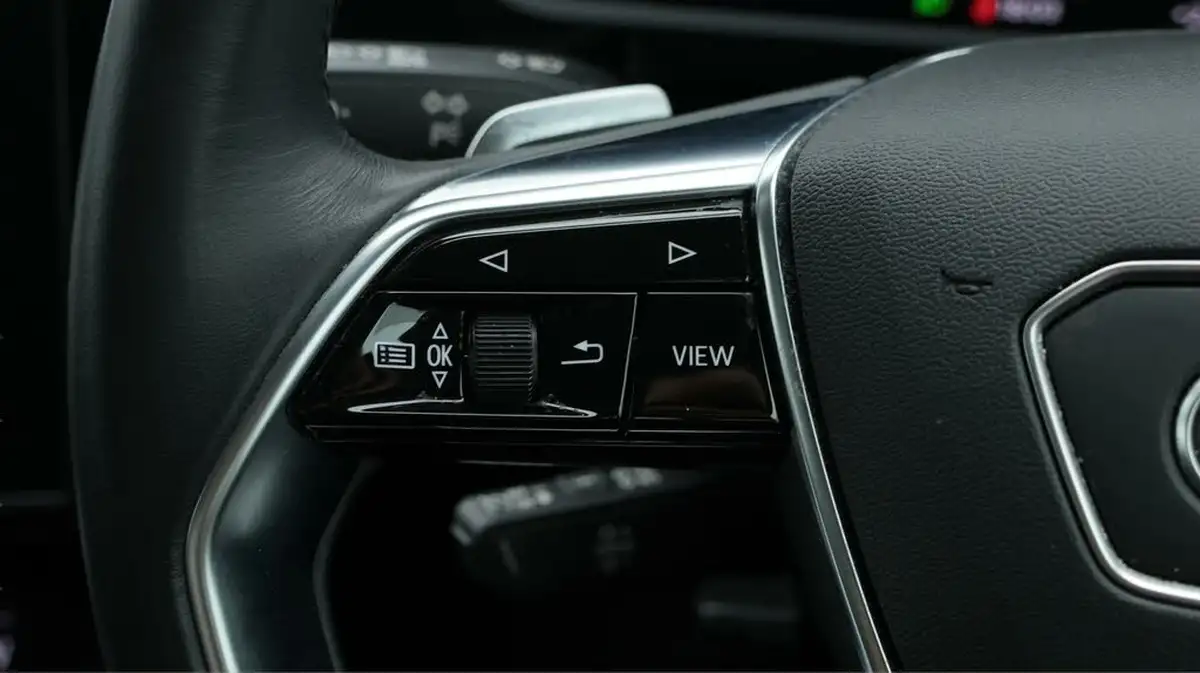 2022-audi-e-tron-50e-technik-sportback-big-25