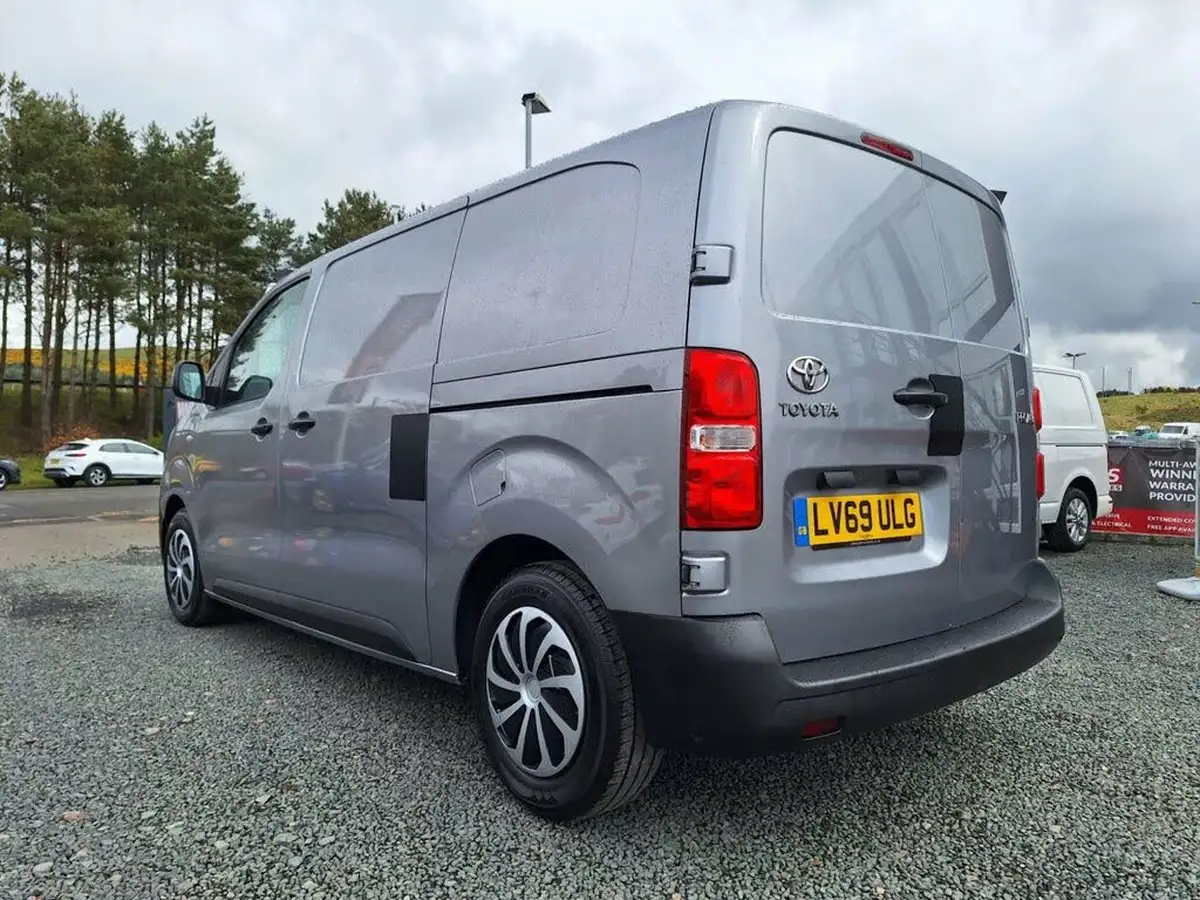 2019-toyota-proace-15d-icon-medium-big-7