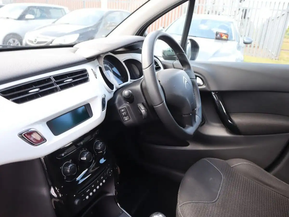 2013-citroen-c3-12-selection-82ps-big-30