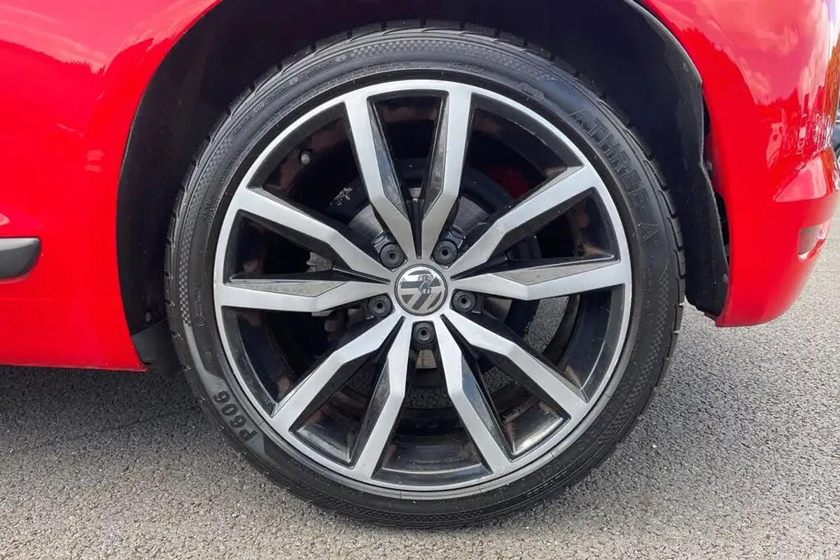 2015-volkswagen-scirocco-14-tsi-gt-big-11
