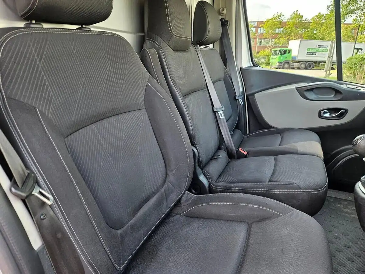 2019-renault-trafic-16dci-ll29-120-sport-nav-e6-panel-van-big-15