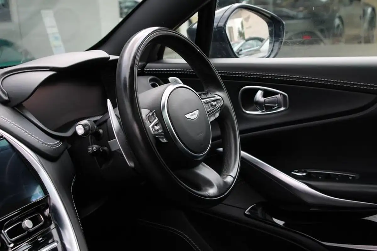 2022-aston-martin-dbx-40-v8-big-14