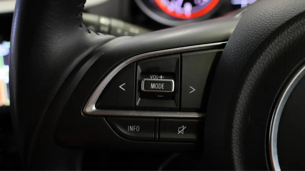 2021-suzuki-swift-12-dualjet-sz-l-big-23