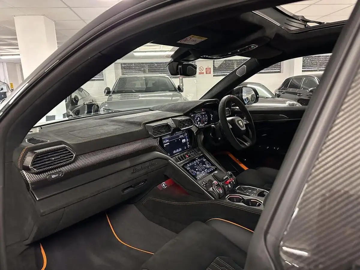 2023-lamborghini-urus-40-no-trim-big-49