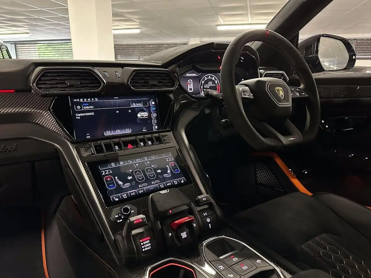 2023-lamborghini-urus-40-no-trim-big-53
