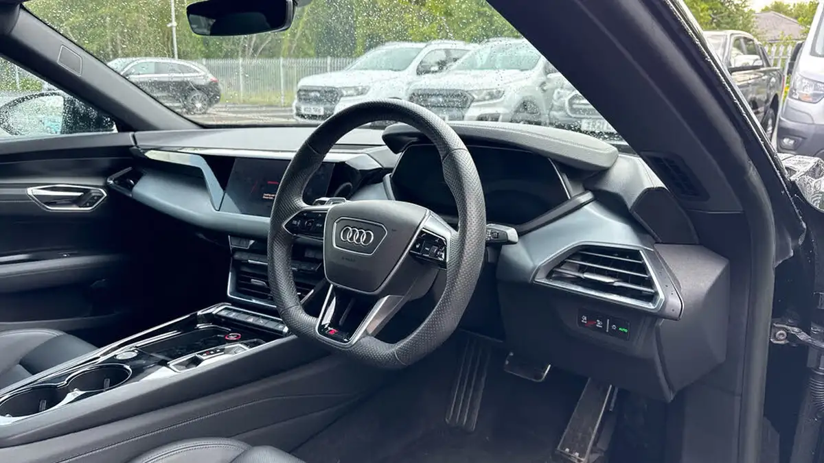 2022-audi-rs-e-tron-gt-e-big-8