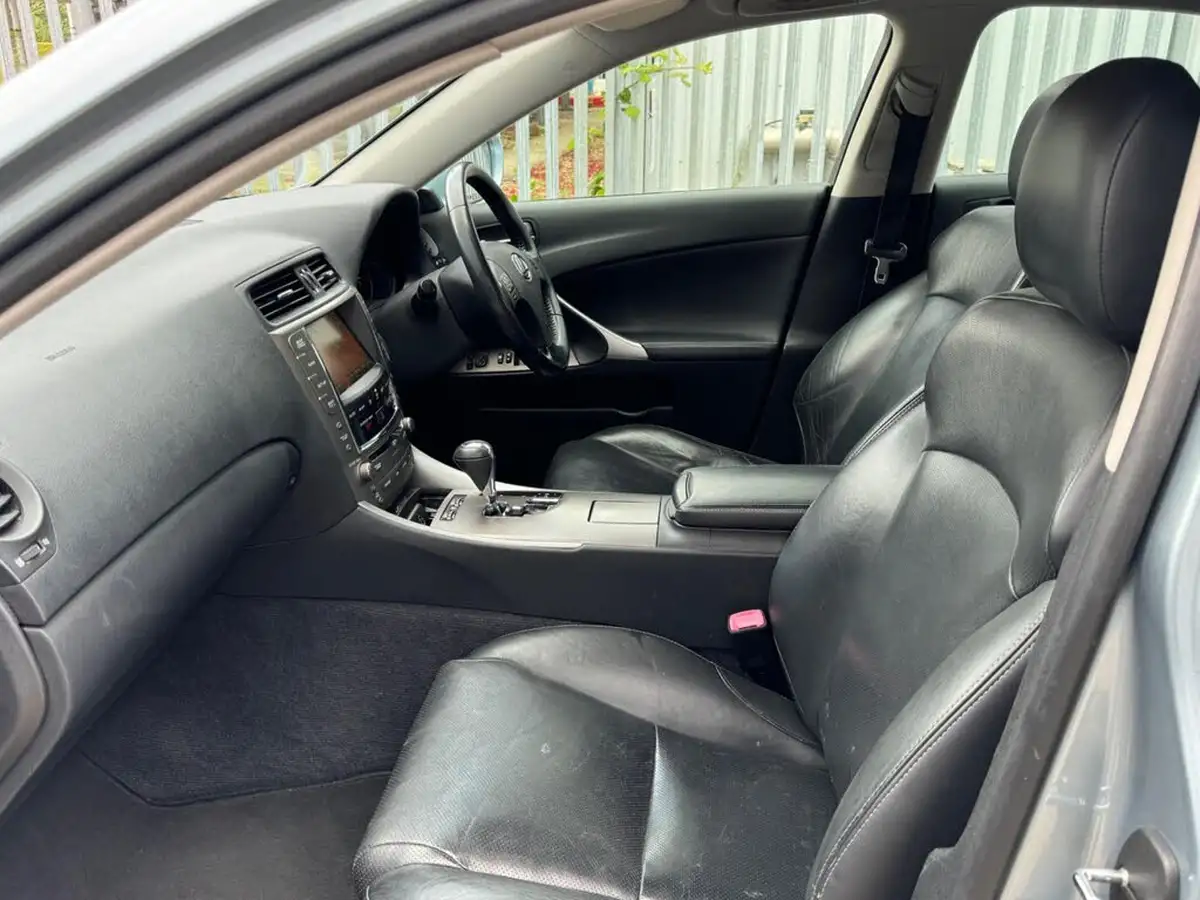 2010-lexus-is-250-25-se-i-dab-saloon-4d-auto-big-22