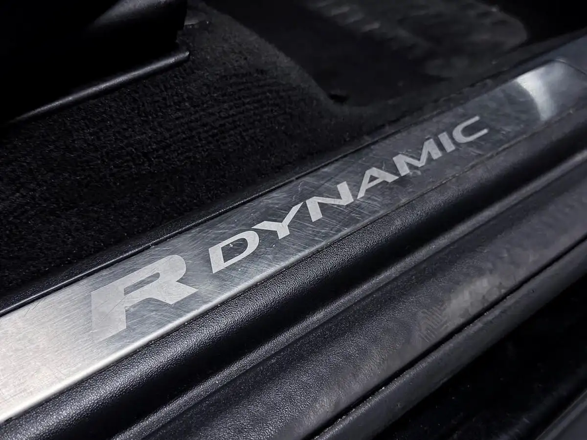 2021-land-rover-discovery-sport-20-d165-r-dynamic-s-plus-big-15