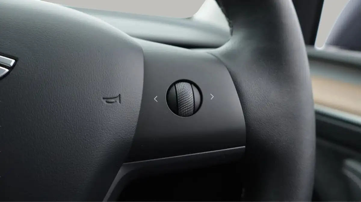 2022-tesla-model-y-e-long-range-big-26
