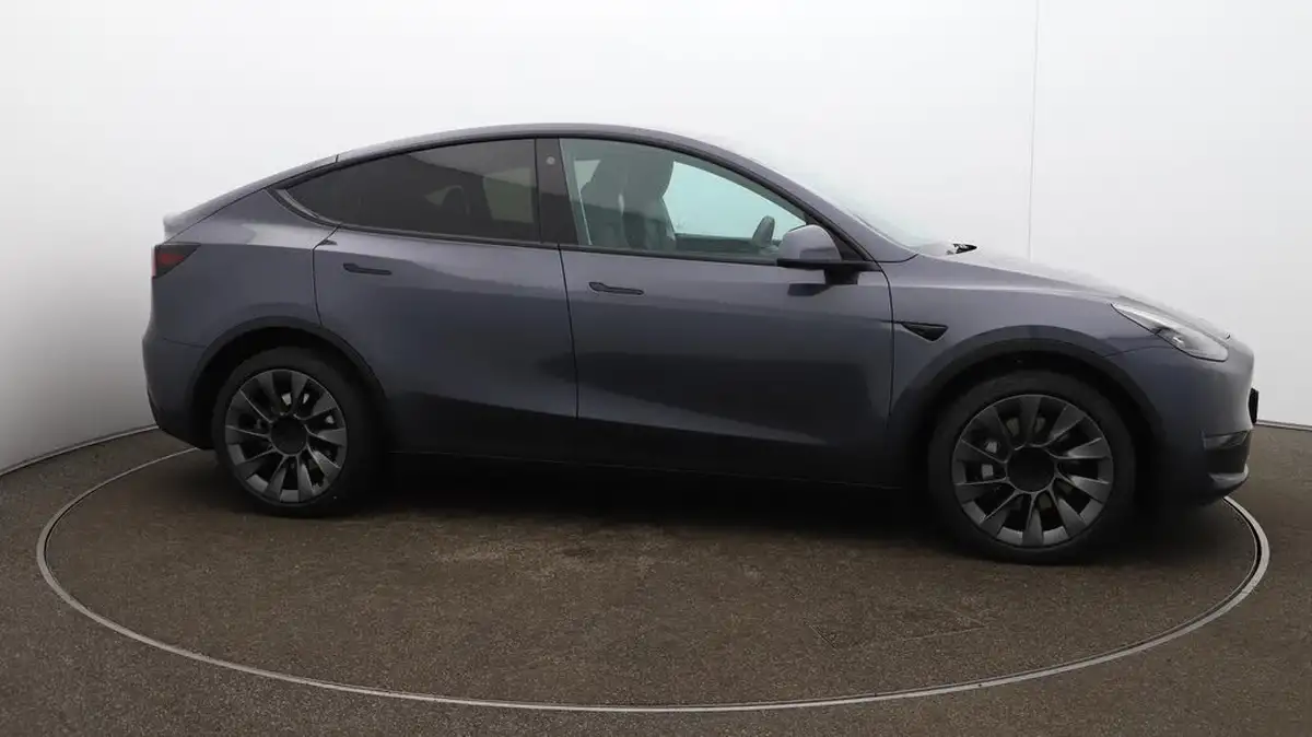 2022-tesla-model-y-e-long-range-big-50