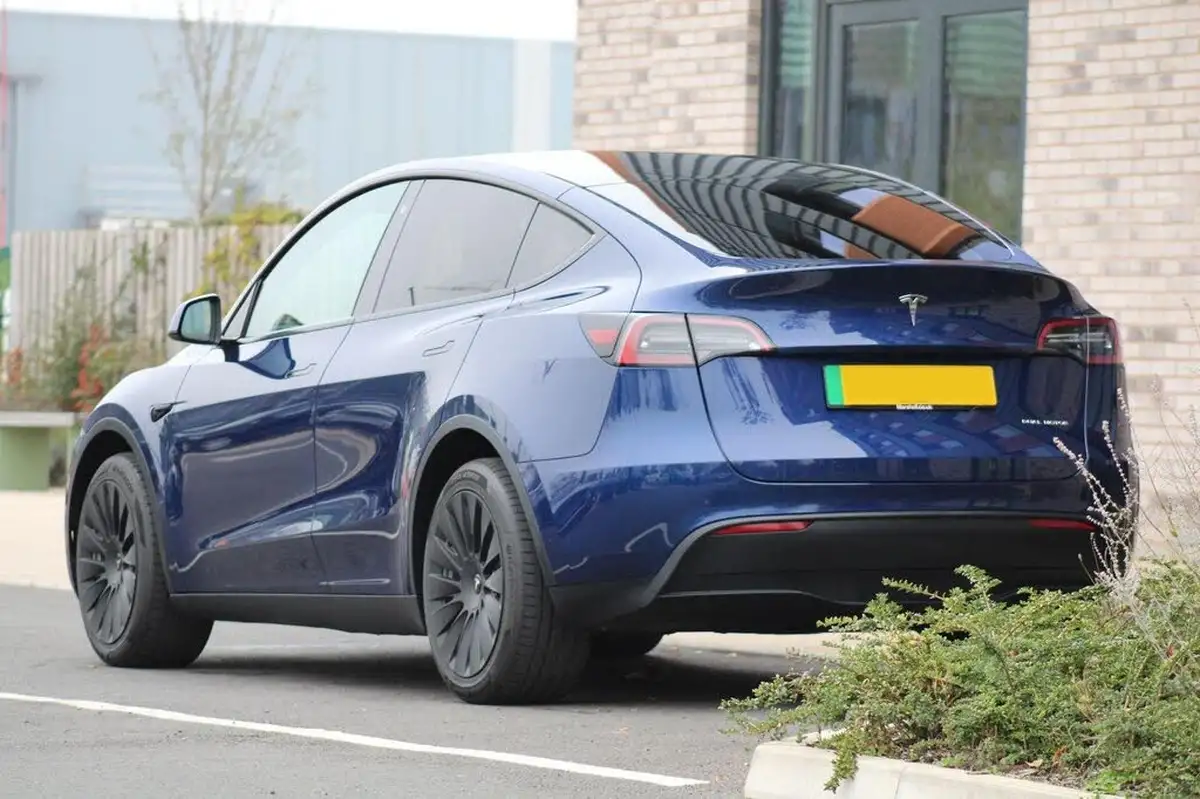 2022-tesla-model-y-e-long-range-big-6