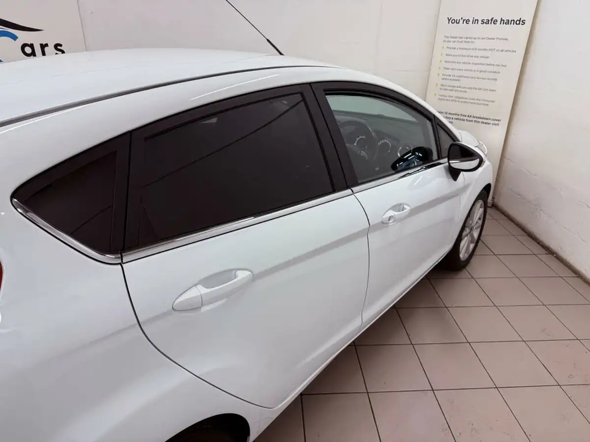 2015-ford-fiesta-10t-titanium-100ps-ecoboost-ss-5d-big-25