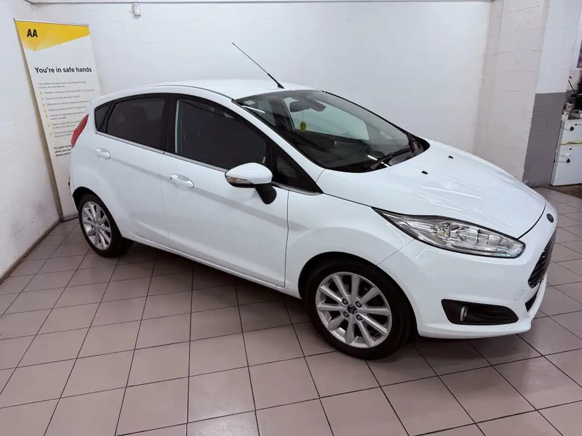 2015-ford-fiesta-10t-titanium-100ps-ecoboost-ss-5d-big-1