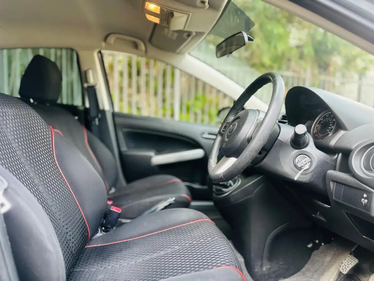2012-mazda-mazda2-13-venture-big-45
