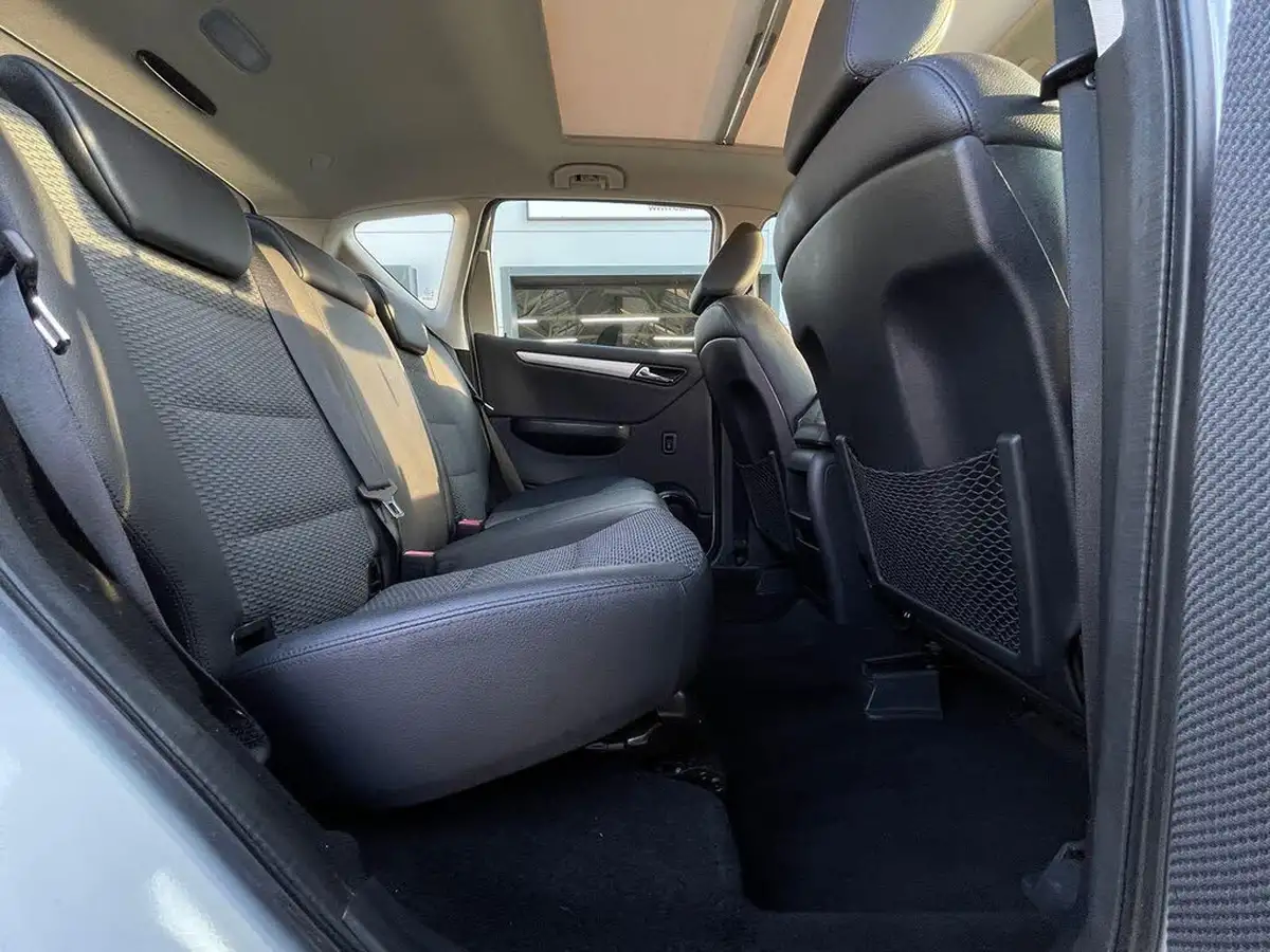 2011-mercedes-benz-a-class-15-a160-avantgarde-se-95bhp-5d-cvt-big-48