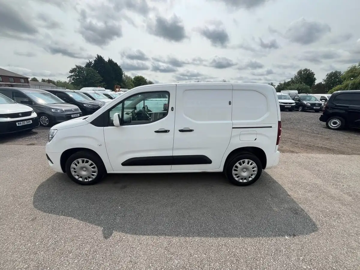 2021-vauxhall-combo-15cdti-sportive-2300-100pseu6dt-l1h1-panel-big-3