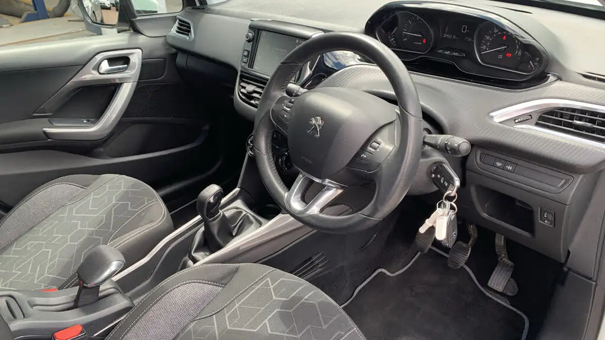 2017-peugeot-2008-suv-12-puretech-active-82bhp-big-10