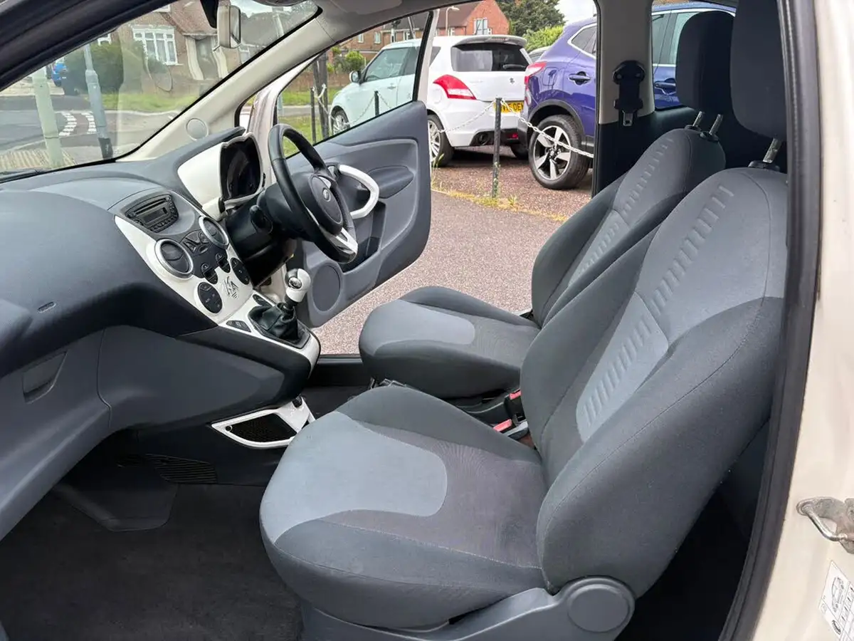2013-ford-ka-12-titanium-big-12