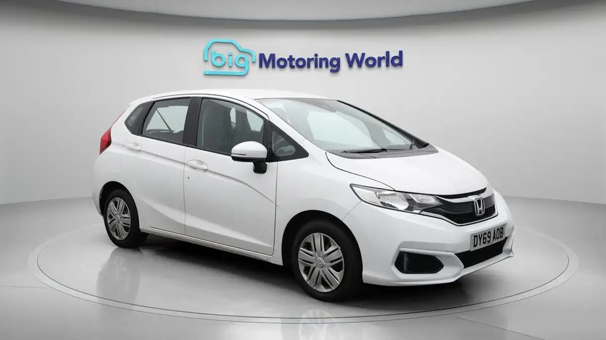 2019-honda-jazz-13-i-vtec-s-big-1