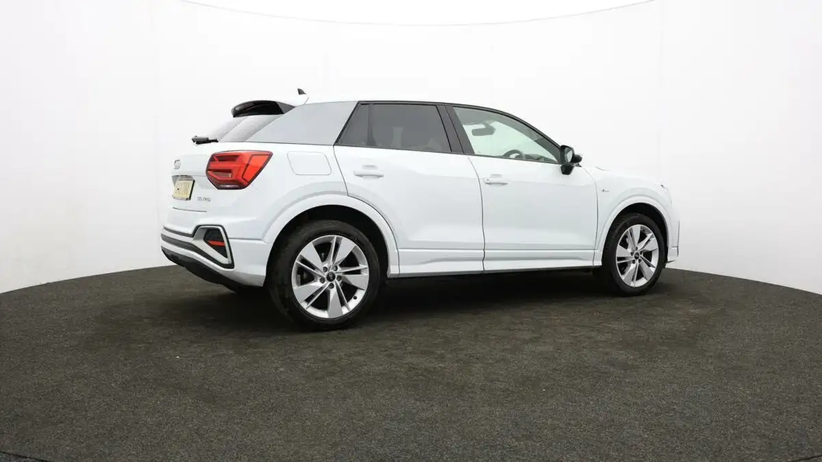 2021-audi-q2-10-30-tfsi-s-line-big-35