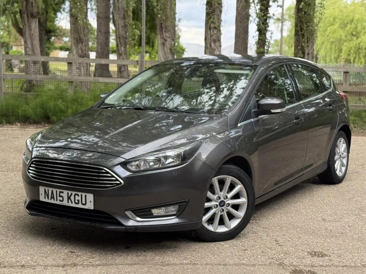 2015-ford-focus-10-titanium-t-125ps-hatchback-big-6