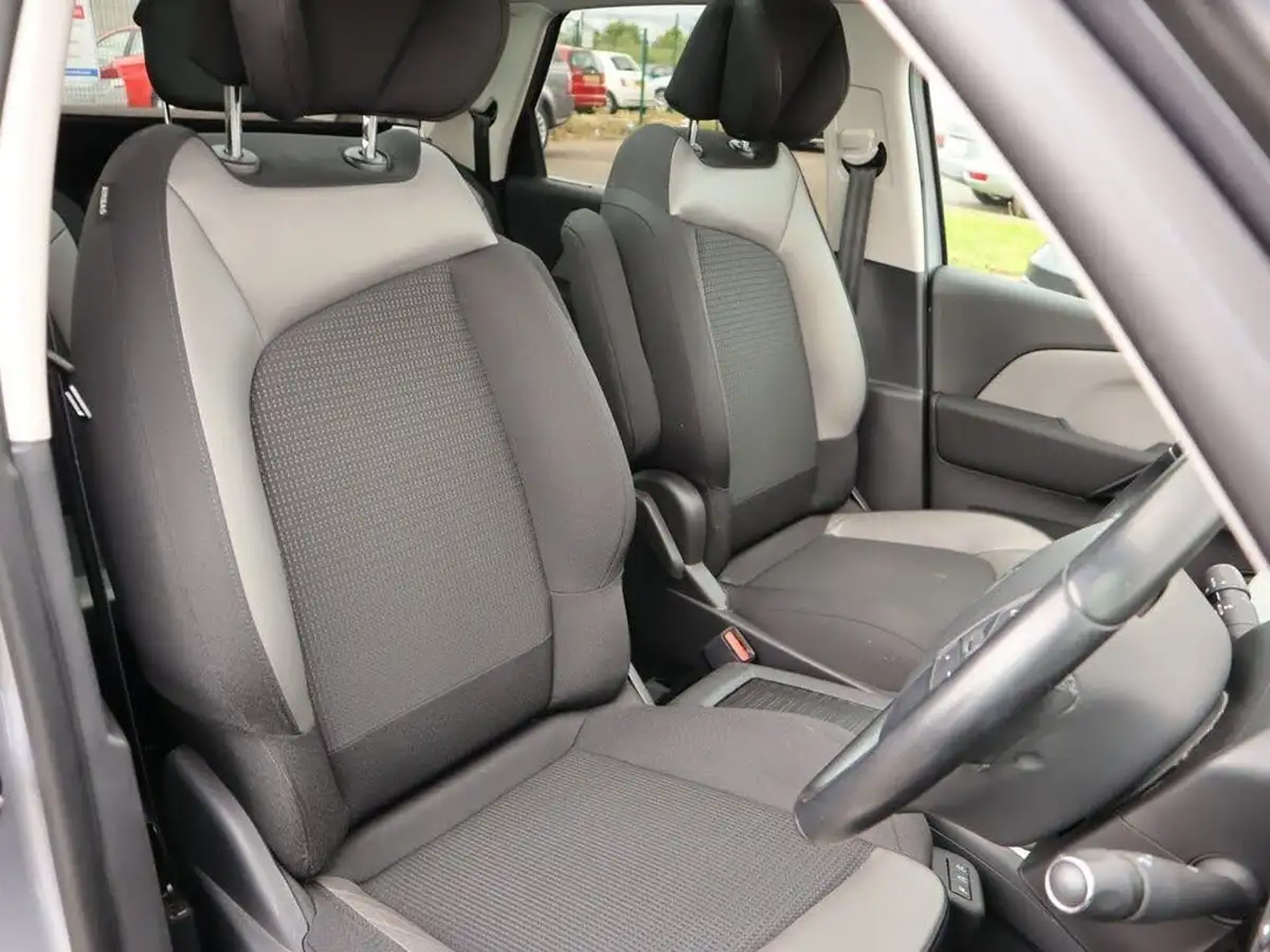 2019-citroen-c4-spacetourer-15bluehdi-flair-big-17