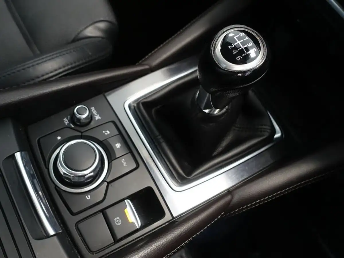 2016-mazda-mazda6-22td-sport-nav-175ps-skyactiv-d-saloon-4d-big-24