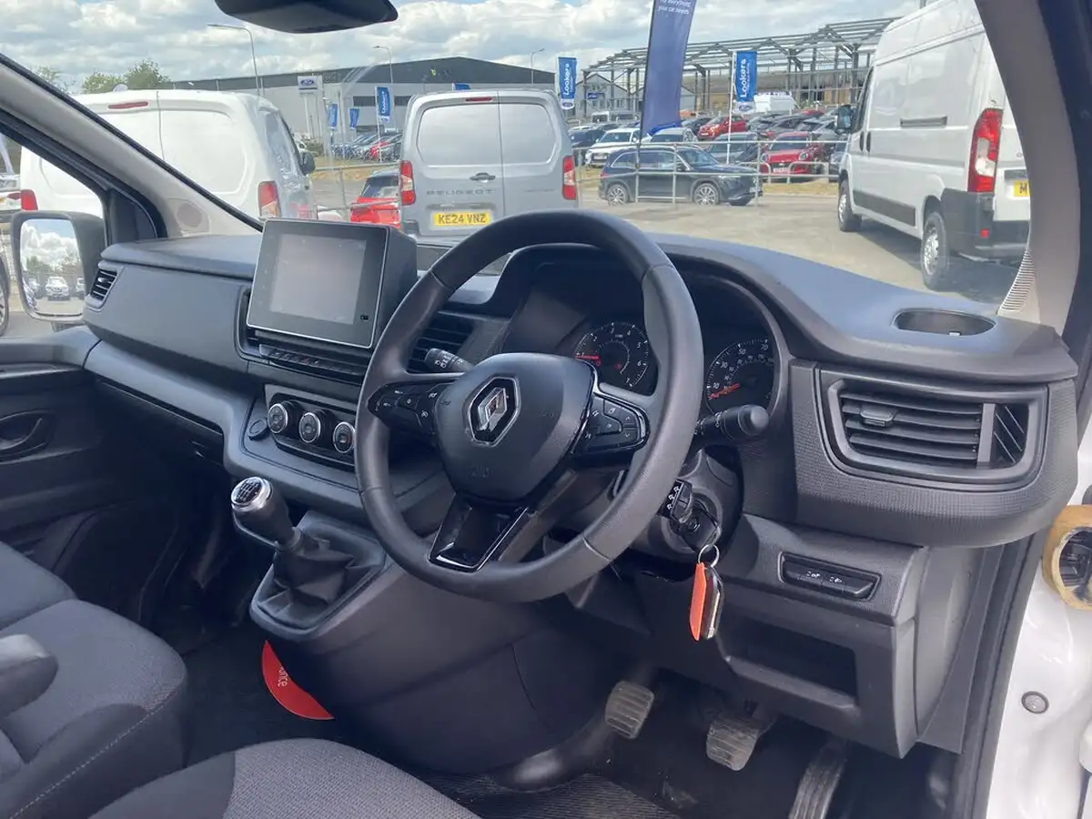 2023-renault-trafic-20dci-ll30-130-business-panel-big-1