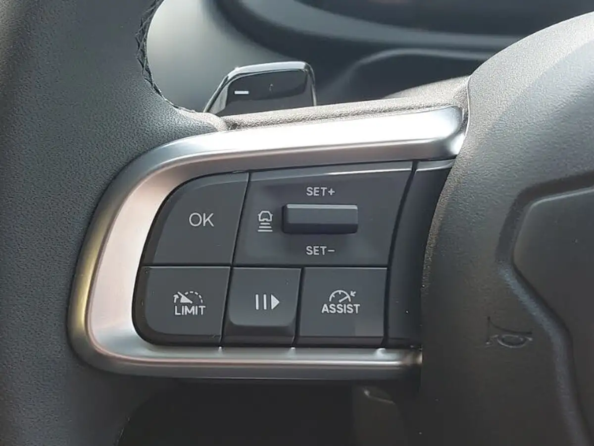 2025-jeep-avenger-12-gse-summit-e-hybrid-48v-auto-big-17