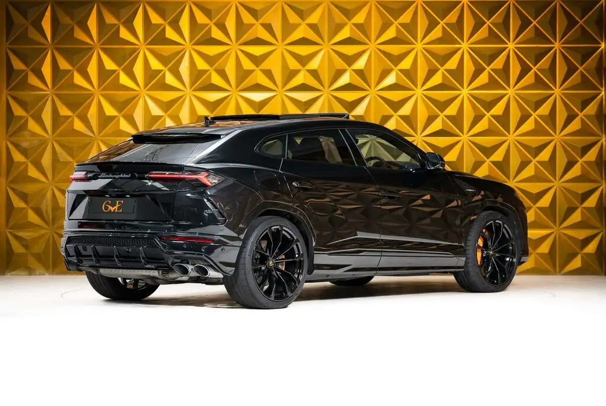 2020-lamborghini-urus-40-no-trim-big-3
