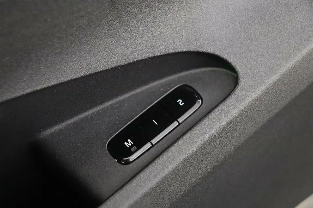 2022-polestar-polestar-2-e-ps2-165kw-standard-single-hatchback-big-30