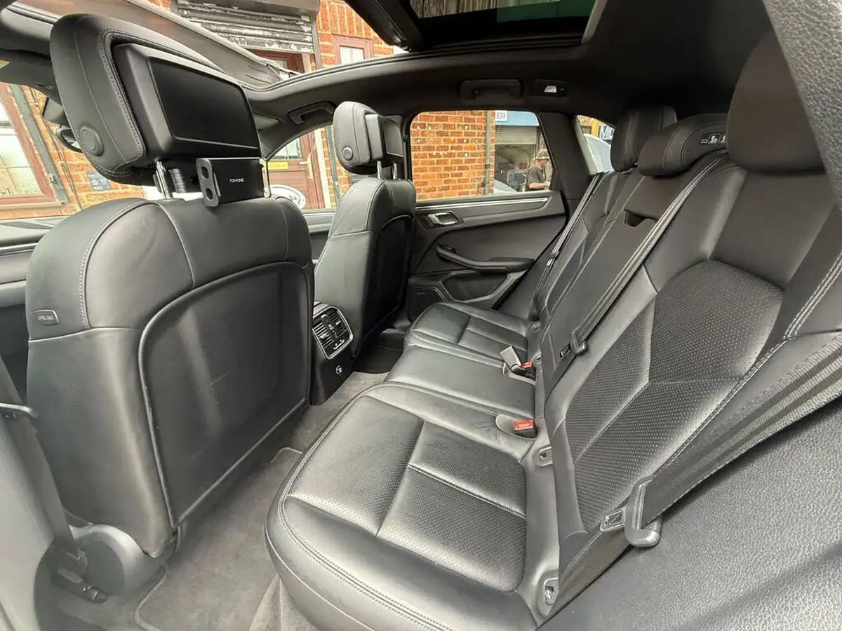 2016-porsche-macan-20-big-24
