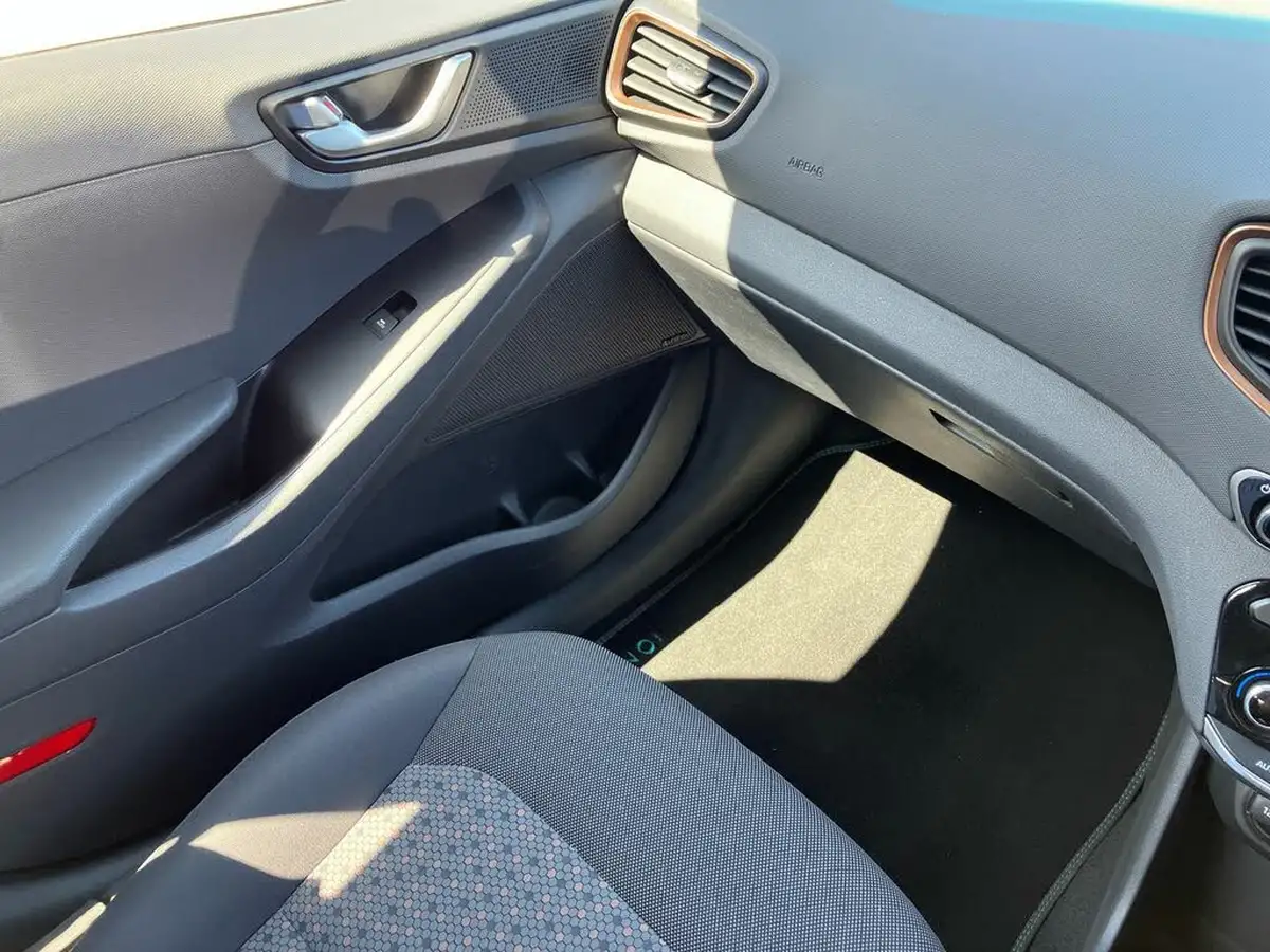 2018-hyundai-ioniq-e-premium-electric-big-60
