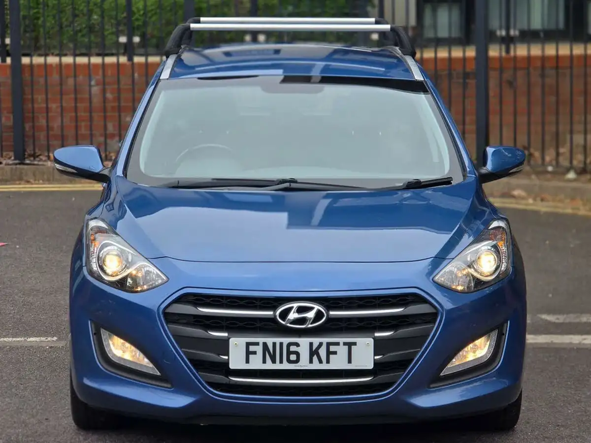 2016-hyundai-i30-16crdi-se-nav-110ps-tourer-big-45