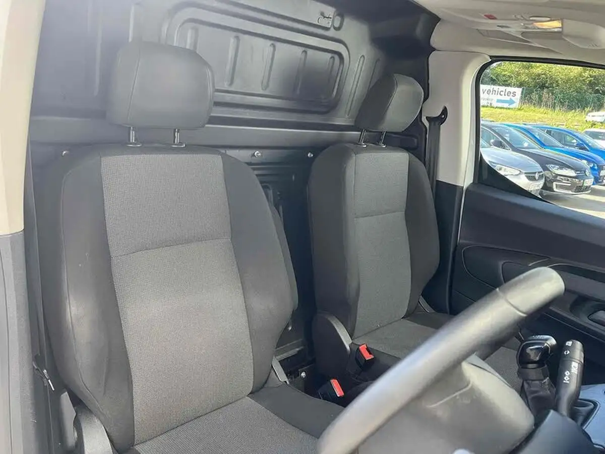 2020-vauxhall-combo-15cdti-sportive-2300-100pseu6d-t-l2h1-panel-big-7