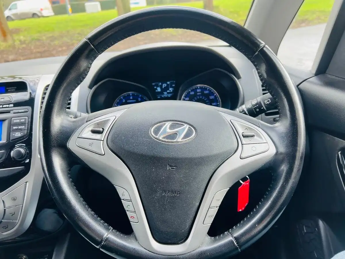 2014-hyundai-ix20-16-active-125ps-big-22