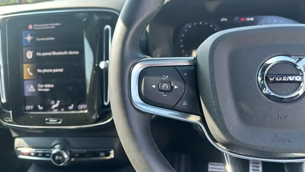 2022-volvo-xc40-20-b4-r-design-pro-big-17