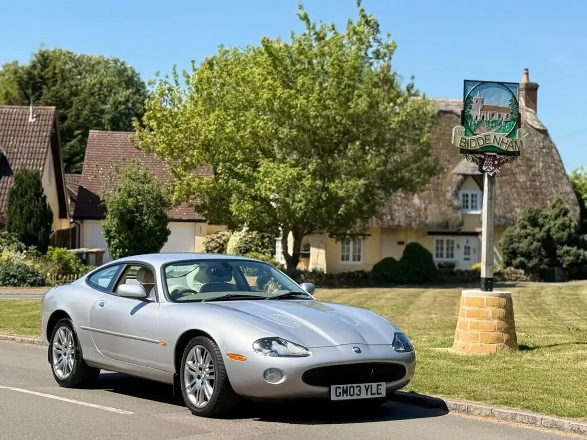 2003-jaguar-xkr-42-coupe-big-1